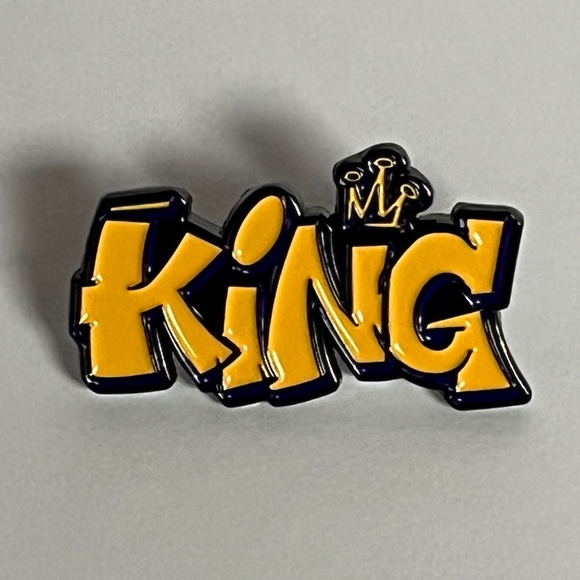 King Lebron James Hat Pin Pins Hats New Era Caps Bags Lakers - Picture 1 of 7